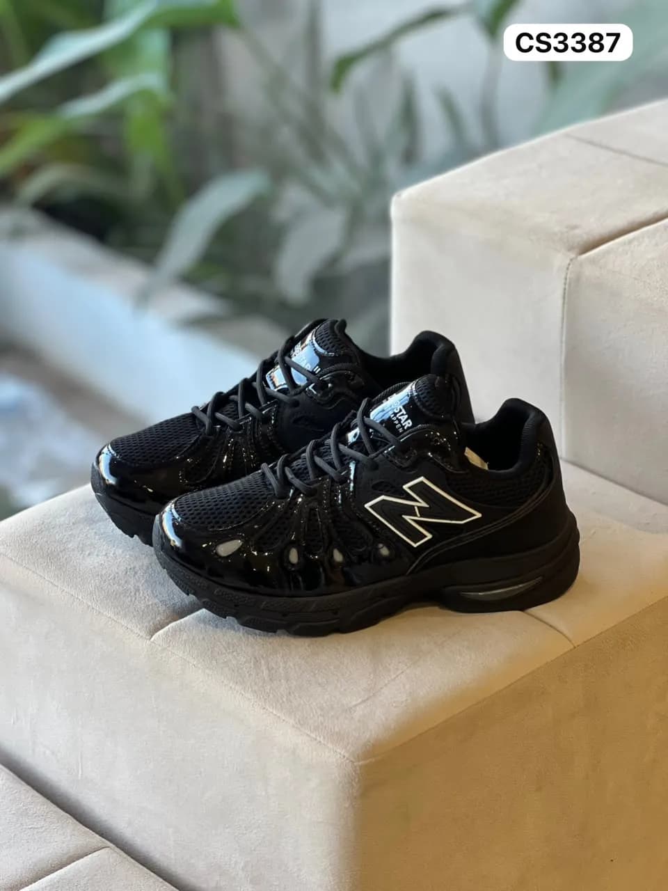 Retro Runner in Black