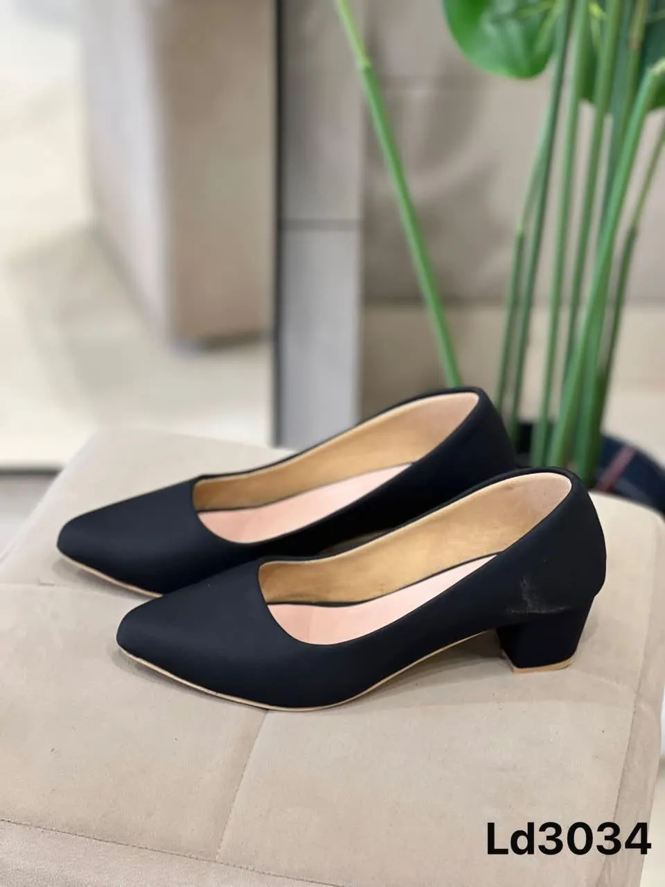 Block-Heel Pump in Black