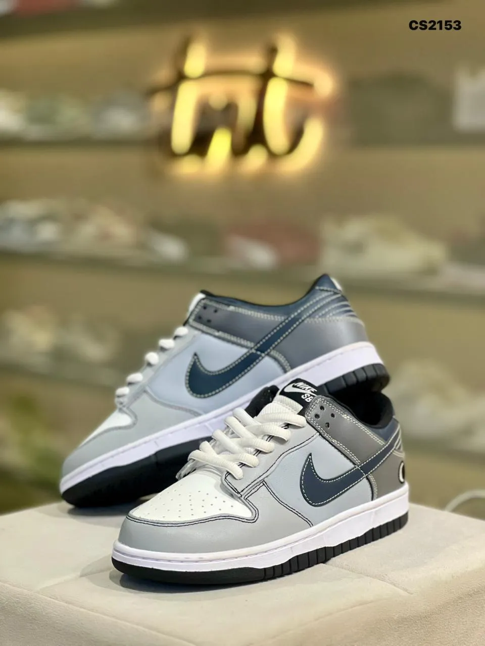 Skate Low in Grey & White