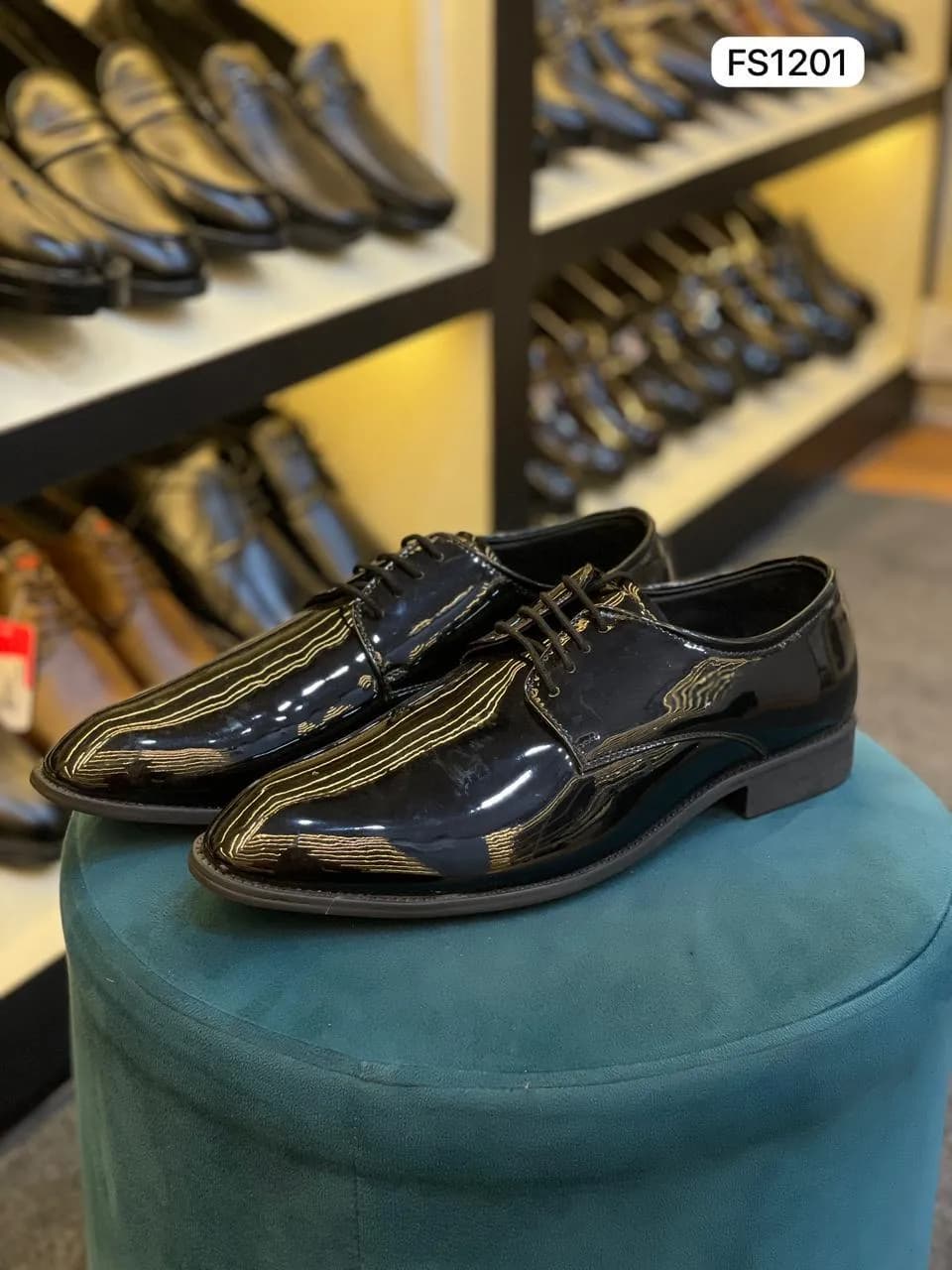 Patent Derby in Black (FS1201)