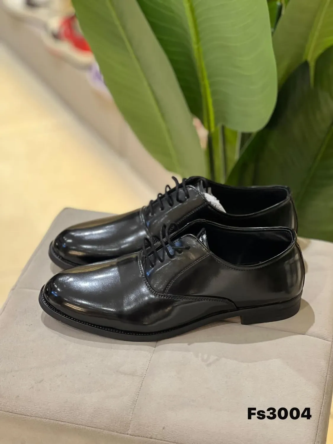 Derby in Black (FS3004), view 1